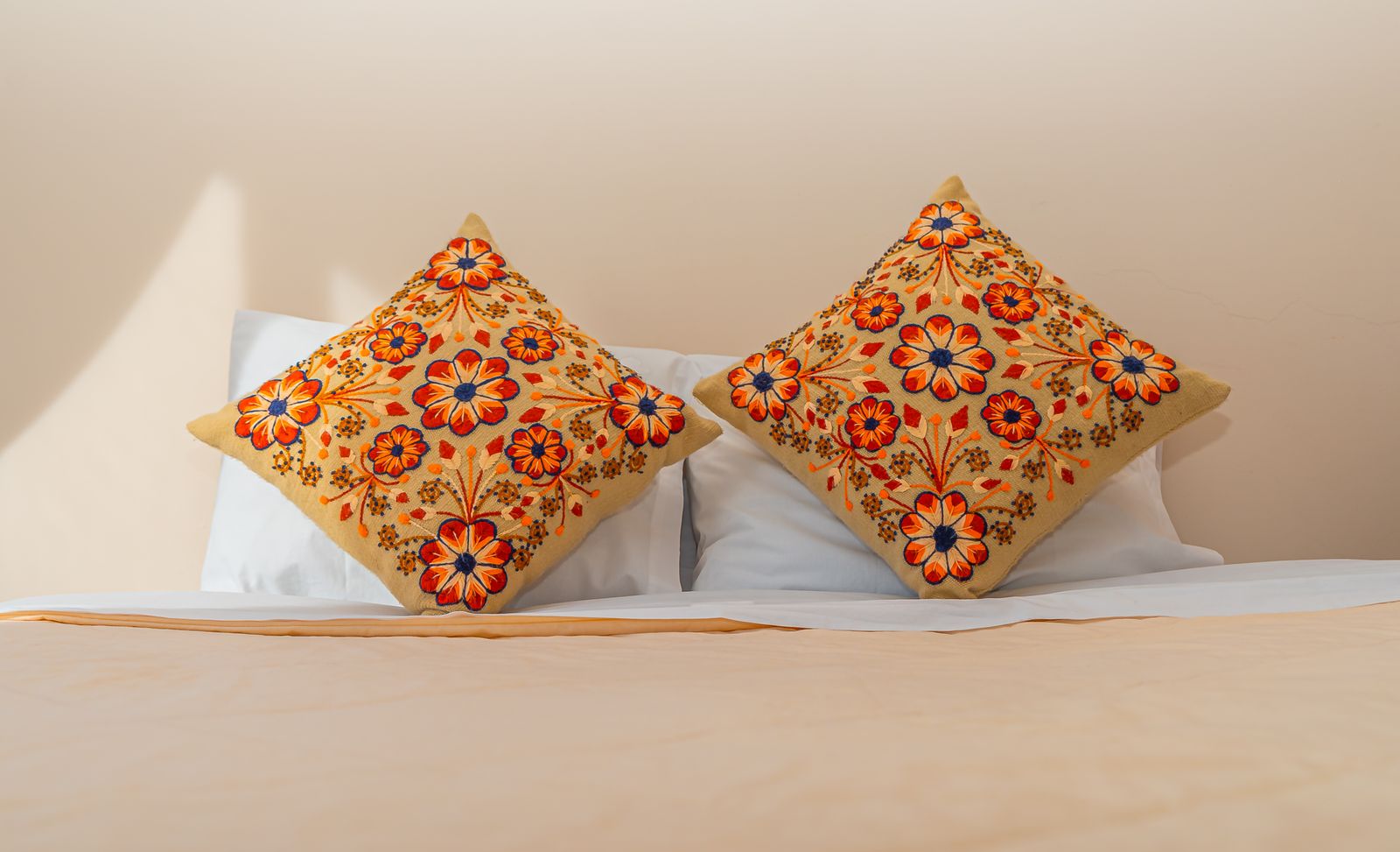 泰絲刺繡抱枕套